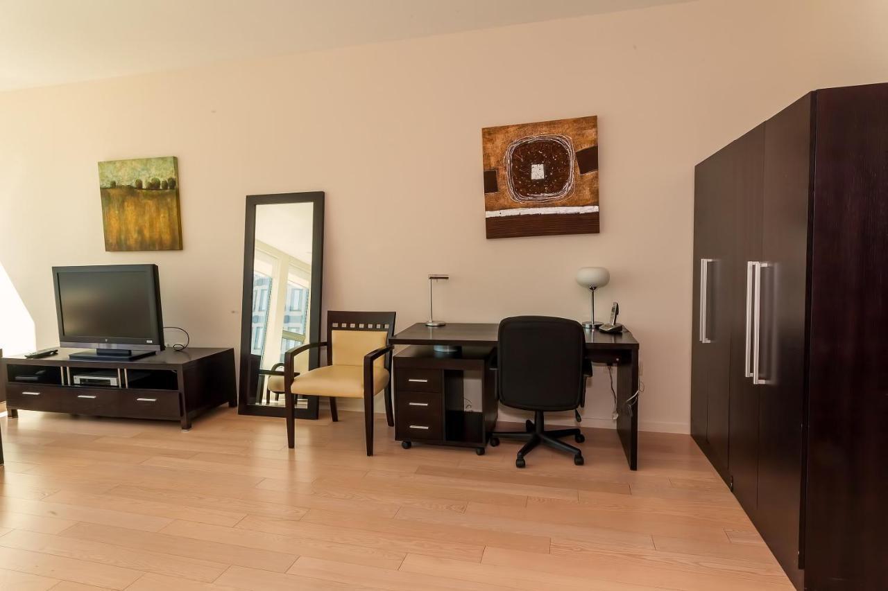 Tenten Wilshire Apartment *